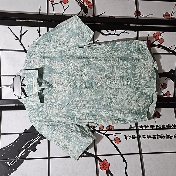 Tommy Bahama Tropical Beach Vacation Button Shirt Size Small NWT - Picture 1 of 6